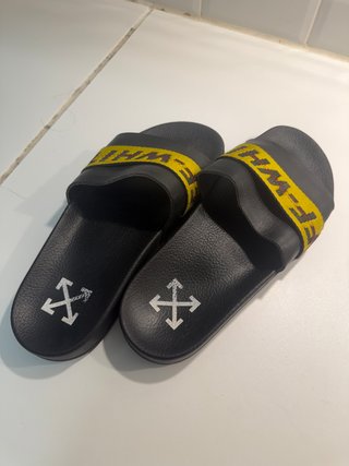 Chanclas Off-White Negras y Amarillas