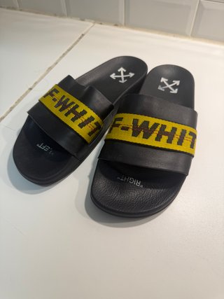 Chanclas Off-White Negras y Amarillas