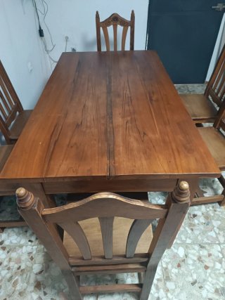 Mesa de comedor con 6 sillas de madera