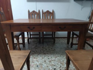 Mesa de comedor con 6 sillas de madera