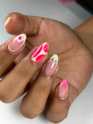 Servicio de Uñas, Cejas y Pestañas