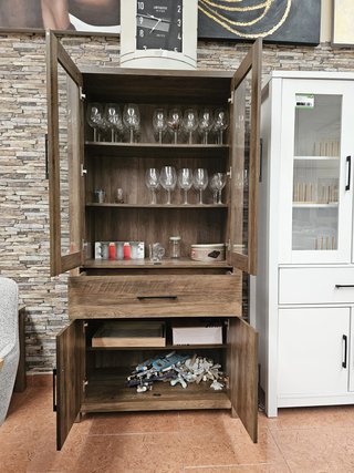Vitrina de madera y puertas cristal
