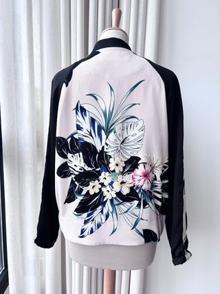 Bomber estampada Zara Talla S