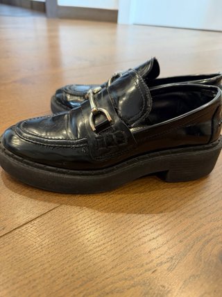 Mocasines negros Zara con hebilla