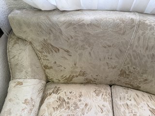 Sofá rinconero curvo con mesa + cojines