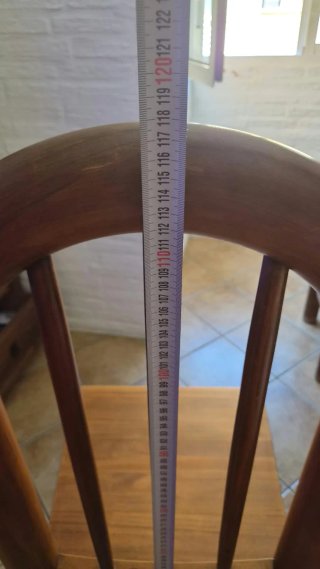 Mesa de comedor con 6 sillas de madera