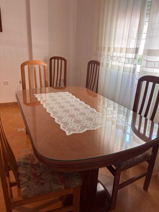 Mesa de comedor con 6 sillas