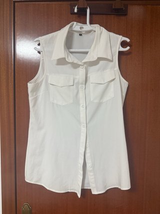Blusa blanca sin mangas talla M