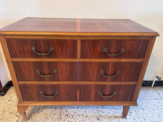 Mueble cajonero antiguo de madera