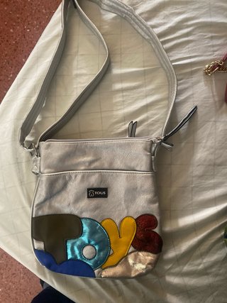 Bolso rojo acolchado con cadena dorada