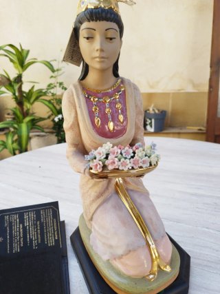 Figura Nadal Mujer Porcelana Serie Limitada.