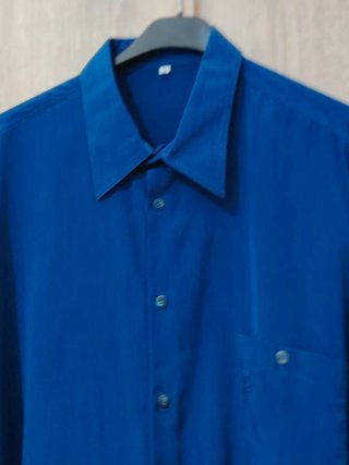 Camisa azul de manga larga