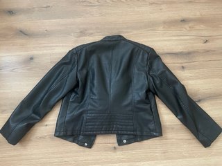 Cazadora cuero Stradivarius negra