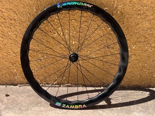 Ruedas carbono ZAMBRA Perfil ondulado.