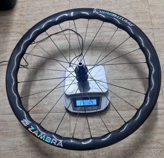 Ruedas carbono ZAMBRA Perfil ondulado.