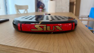 Pala de pádel Siux Genesis Black Carbon.