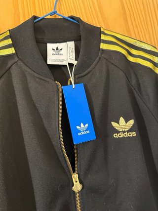 Chaqueta Adidas Negra y Dorada