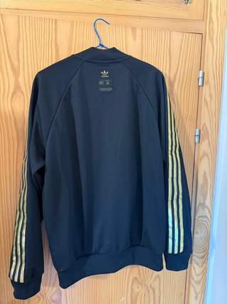 Chaqueta Adidas Negra y Dorada
