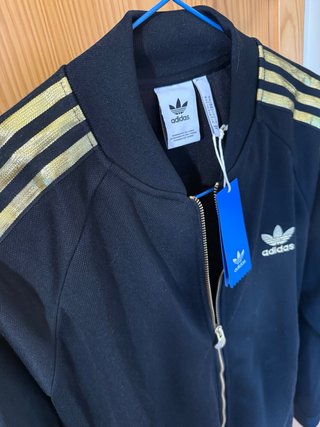 Chaqueta Adidas Negra y Dorada