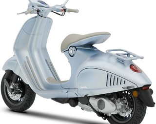 Vespa 946 Snake Plata