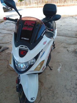 Kymco Maxi Scooter Blanca