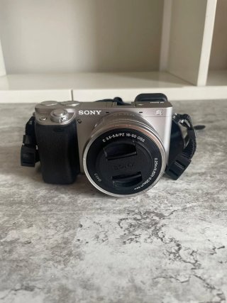 Sony Alpha A6000 + 16-50mm OSS + SD 32GB + Funda