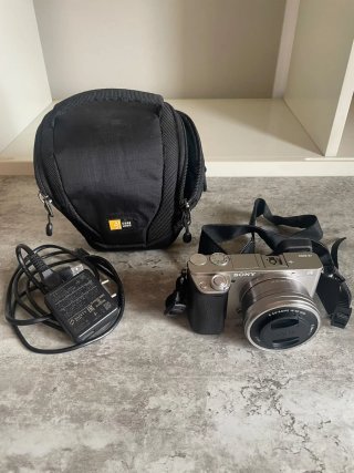 Sony Alpha A6000 + 16-50mm OSS + SD 32GB + Funda