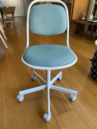 Silla escritorio modelo Orfjall de IKEA.