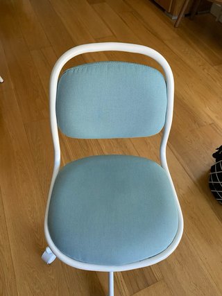 Silla escritorio modelo Orfjall de IKEA.