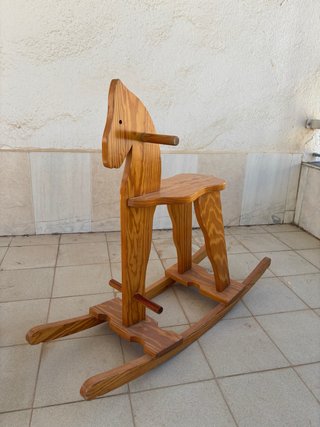 Caballo balancín de madera