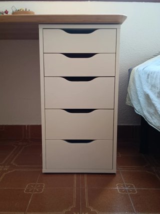 Escritorio madera con cajonera blanca