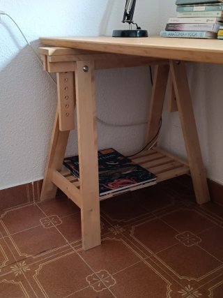 Escritorio madera con cajonera blanca