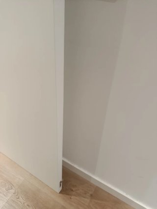 Puerta blanca interior
