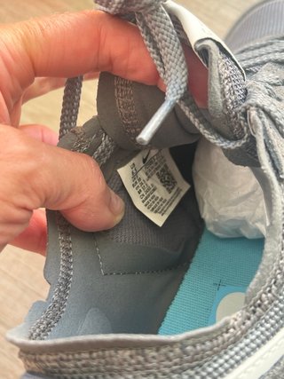 Zapatillas Nike Grises, nuevas a estrenar