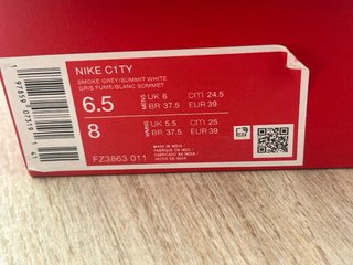 Zapatillas Nike Grises, nuevas a estrenar