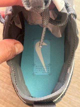 Zapatillas Nike Grises, nuevas a estrenar