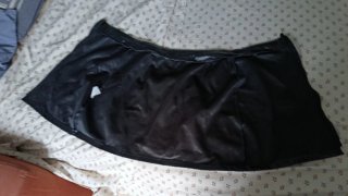 Minigonna lucida nera con zip