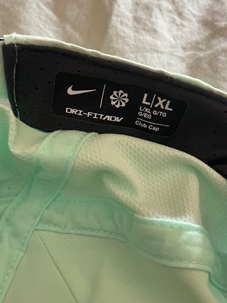 Gorra Nike Dri-Fit Verde y Plateada