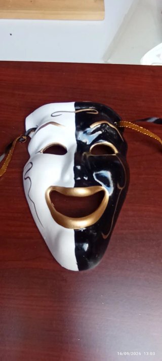 Maschera teatrale bianco/nera