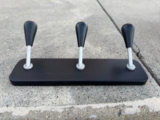 Perchero Negro con 3 Ganchos