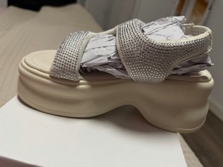 Sandalias Plataforma Beige/Plata Talla 37