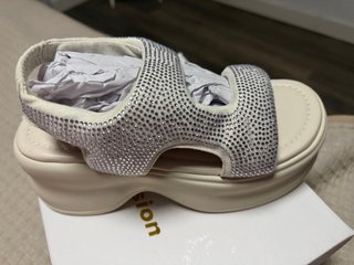 Sandalias Plataforma Beige/Plata Talla 37