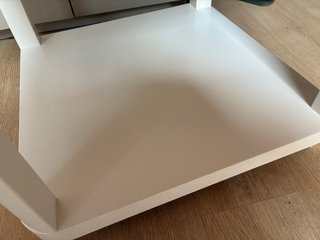 Mesa auxiliar IKEA Tingby blanca con ruedas