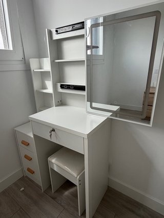 Tocador blanco con espejo LED y taburete