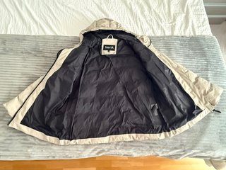 Chaqueta acolchada color arena impermeable