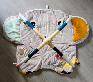Gimnasio / parque infantil elefante con juguetes