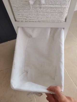 Mueble cajoneras de madera y mimbre
