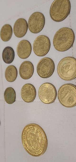 Monedas Pesetas Españolas + Réplica Reyes Católico