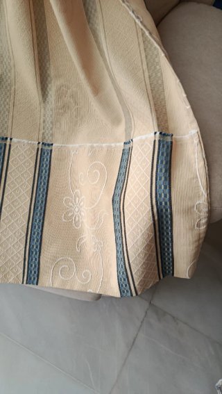 Tende gialle, blu e bianche