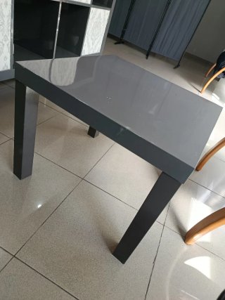 Mesa auxiliar moderna Ikea gris